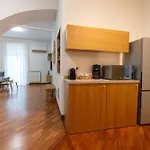 Casa Degli Artisti, A Spacious In The Center דירה *