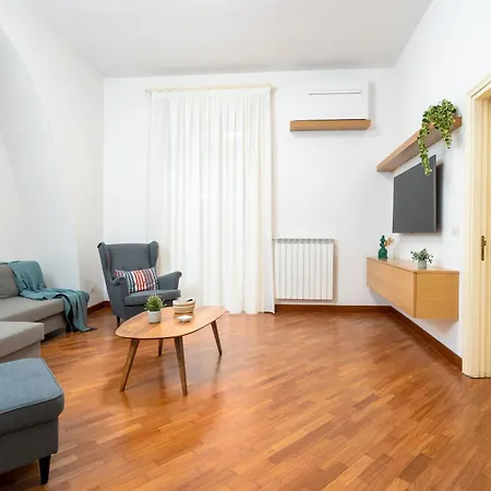 Casa Degli Artisti, A Spacious In The Center דירה *