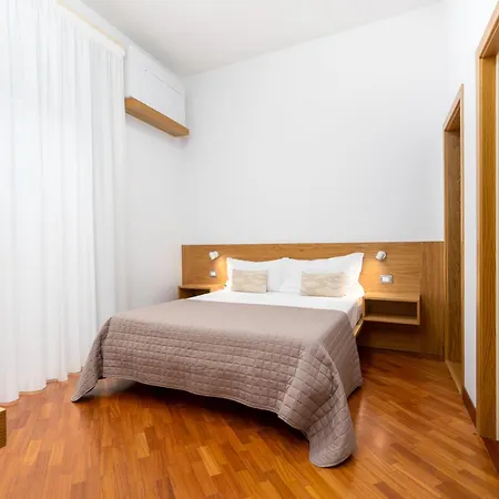 Casa Degli Artisti, A Spacious In The Center Appartamento Catania