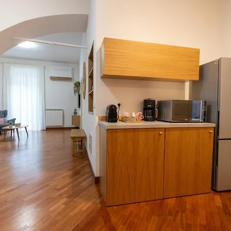 Casa Degli Artisti, A Spacious In The Center Appartamento *