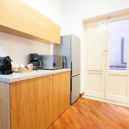 Casa Degli Artisti, A Spacious In The Center *
