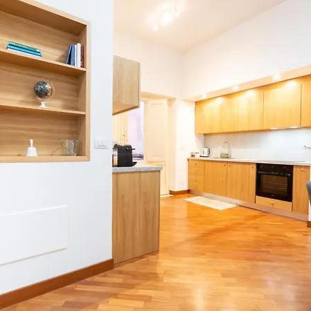 Casa Degli Artisti, A Spacious In The Center *